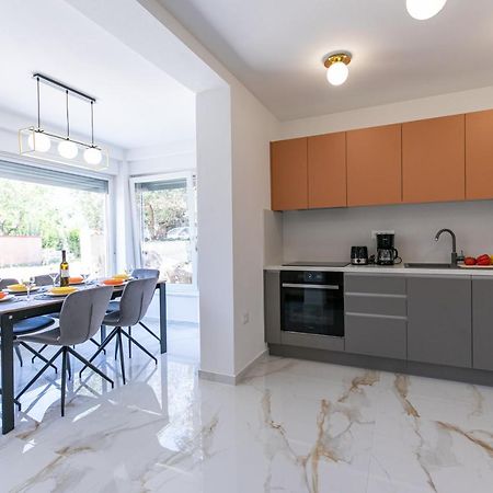 Apartman Suzi Pula Bagian luar foto