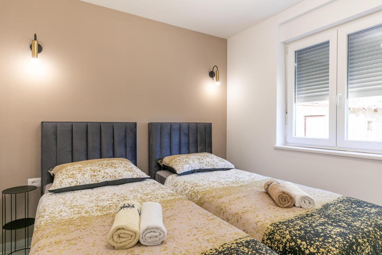 Apartman Suzi Pula Bagian luar foto