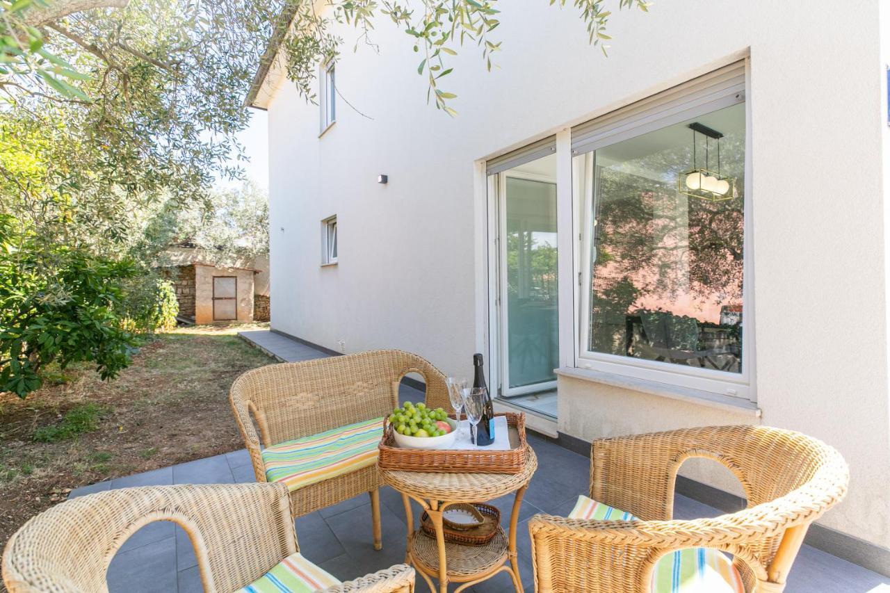 Apartman Suzi Pula Bagian luar foto