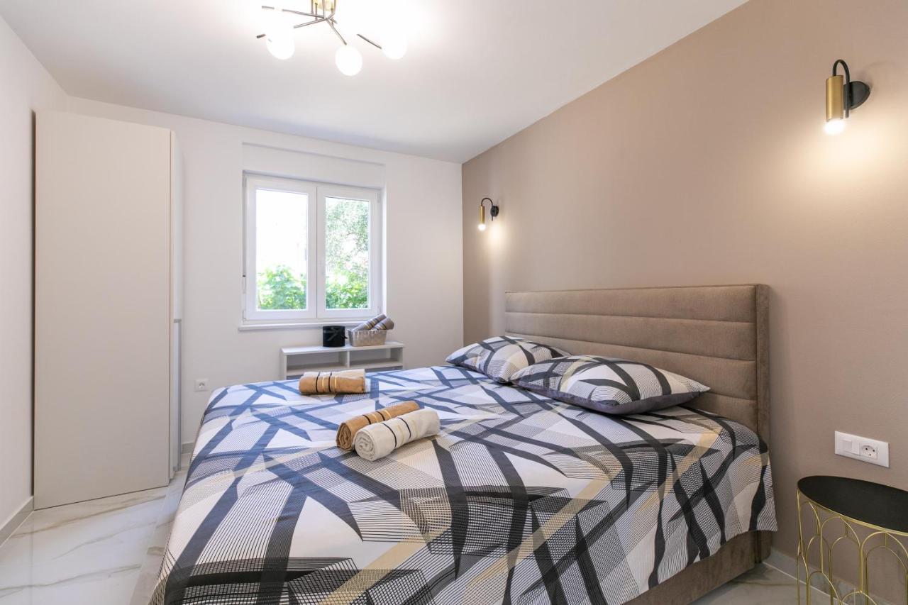 Apartman Suzi Pula Bagian luar foto