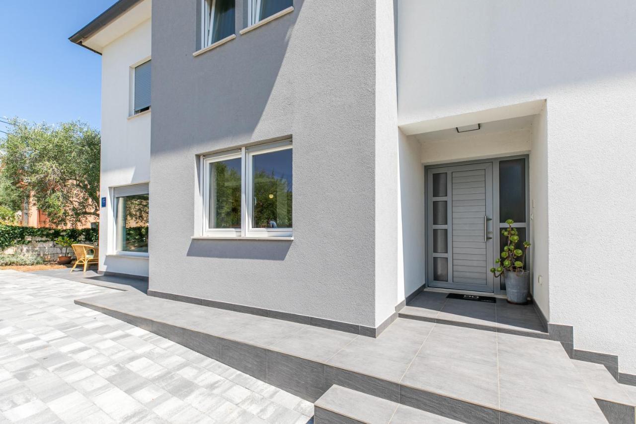 Apartman Suzi Pula Bagian luar foto